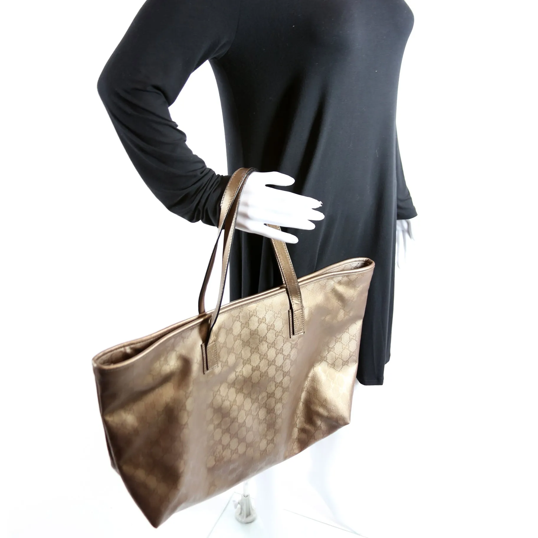 211137 GG Imprime Medium Zip Tote Bronze