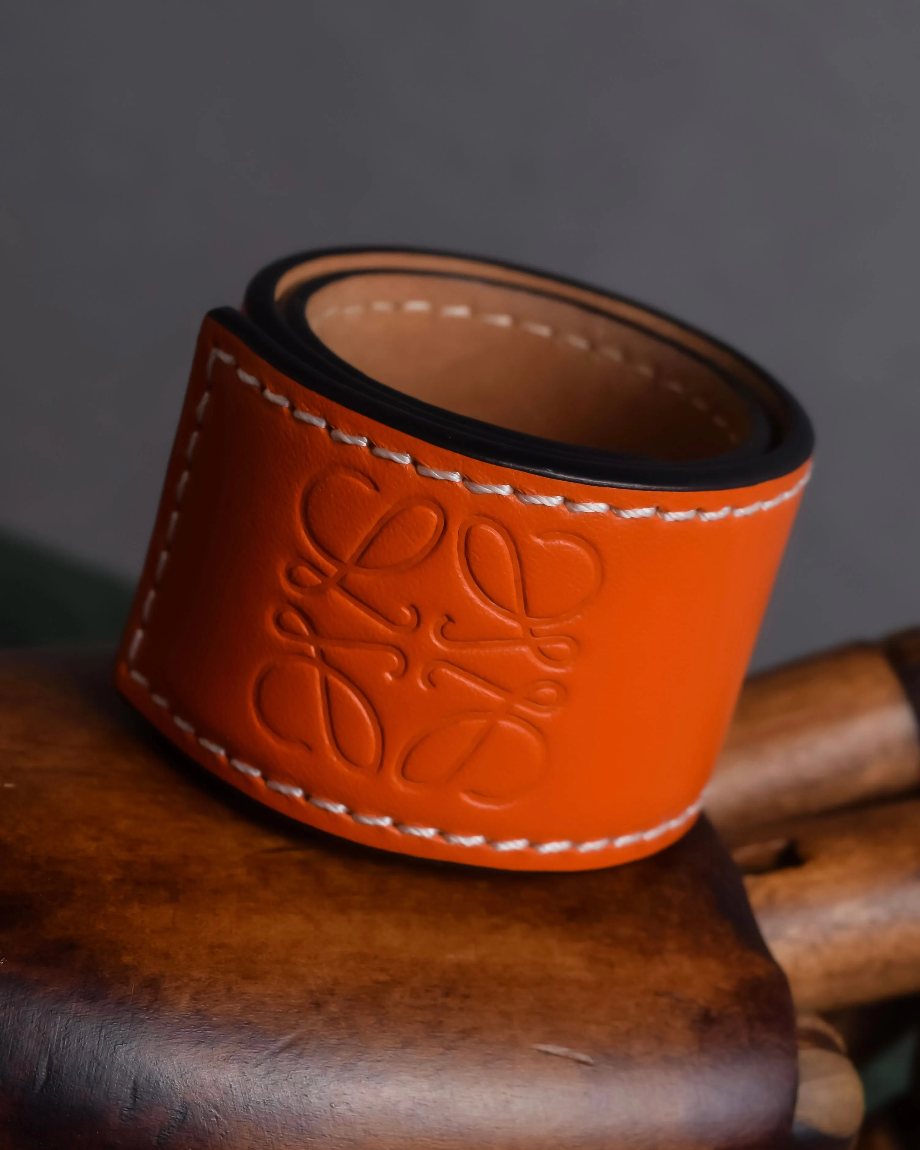 "LOEWE" Anagram logo engraved leather bracelet